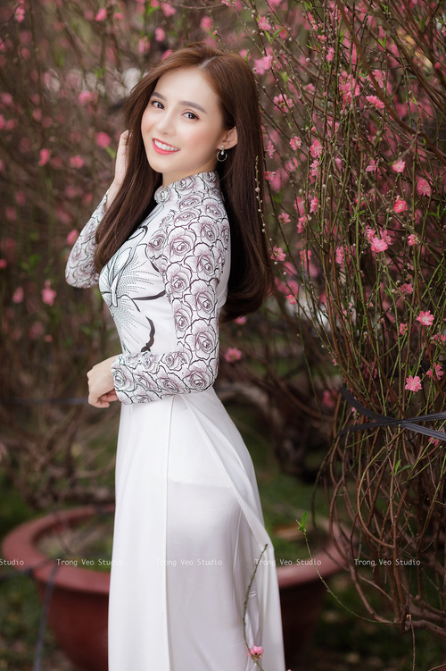 《每日镜报》：荷兰女足在预选赛中与德国队激战，荷兰女足吧