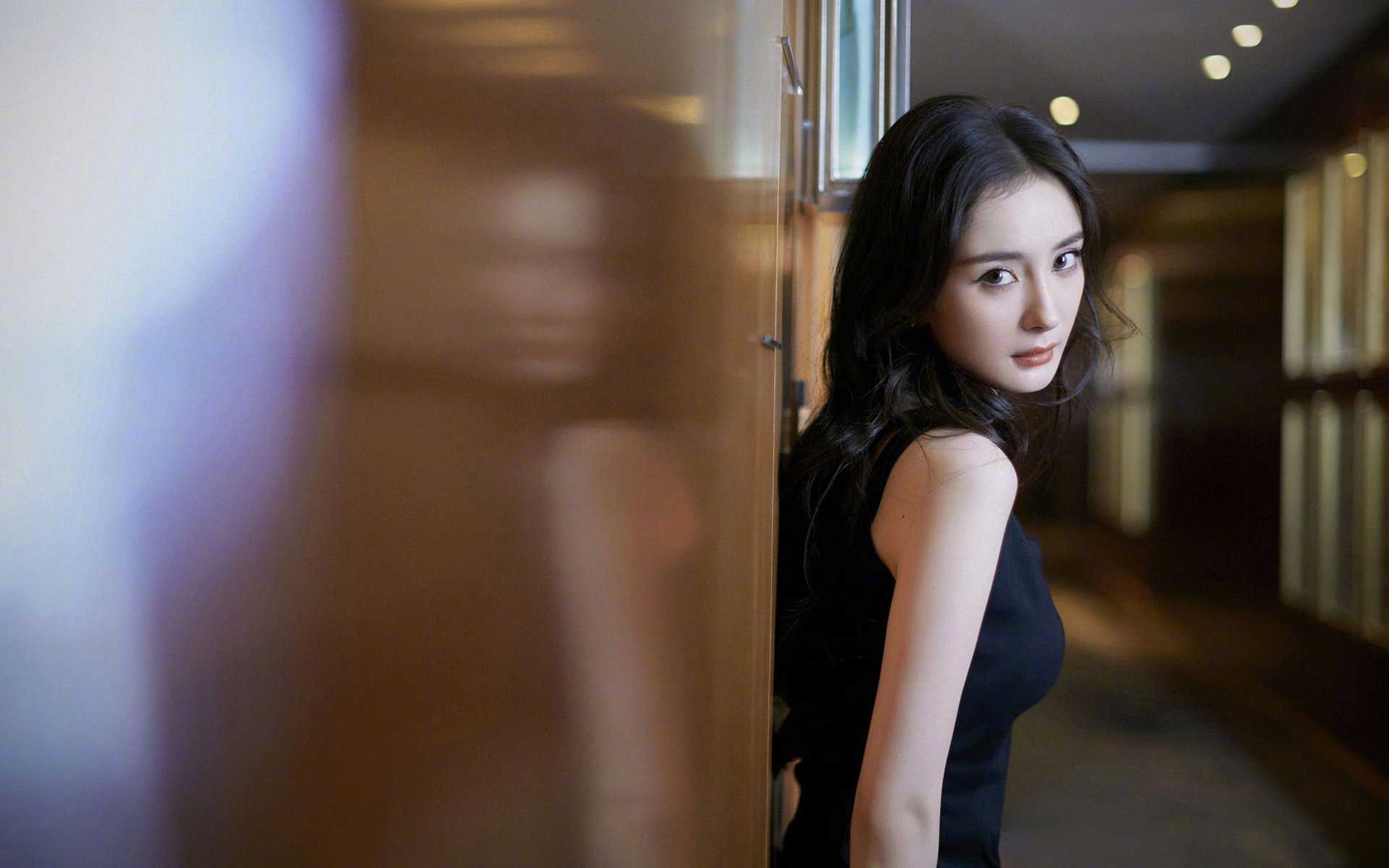 勇士队球员在明星赛中独领风骚，技艺高超，勇士篮球明星