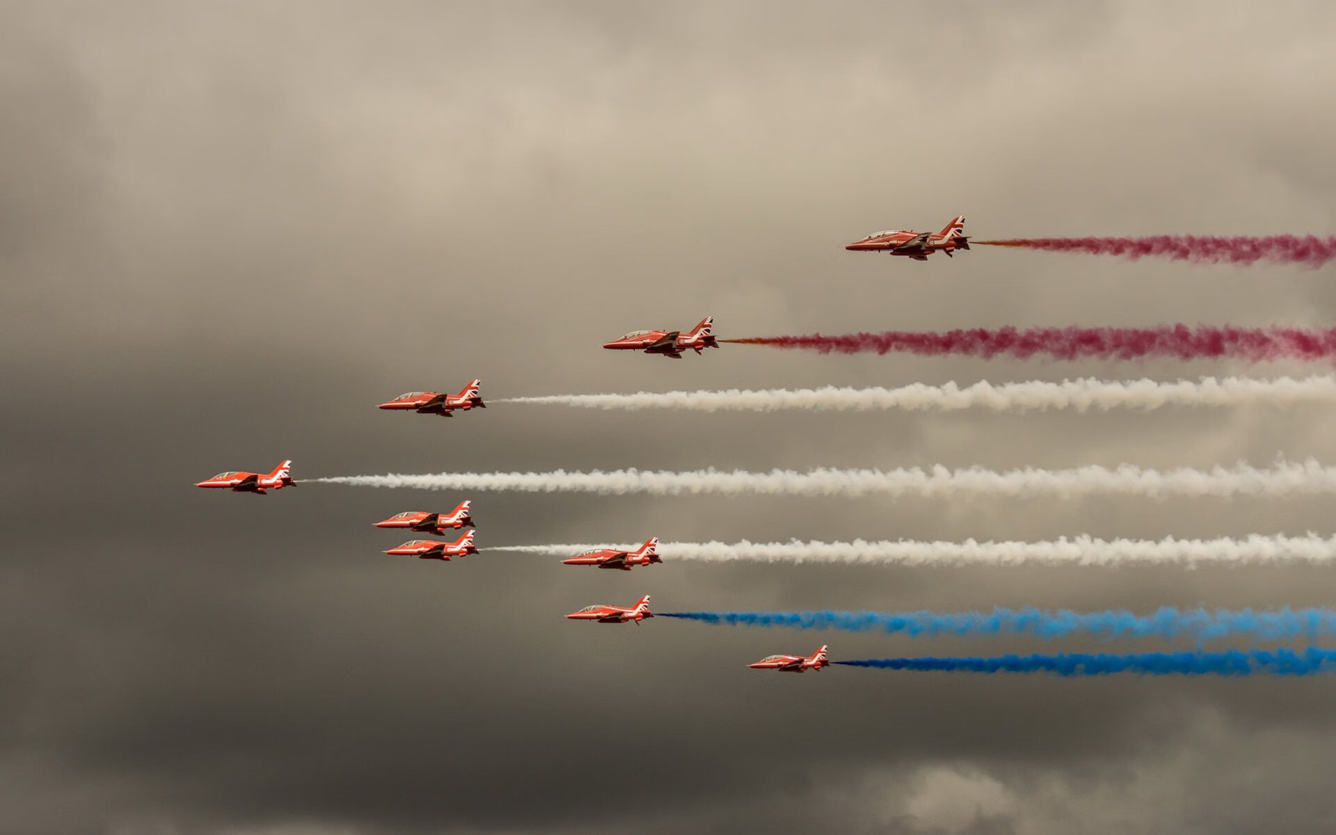 “武汉马拉松赛:赛道上的速度与激情”